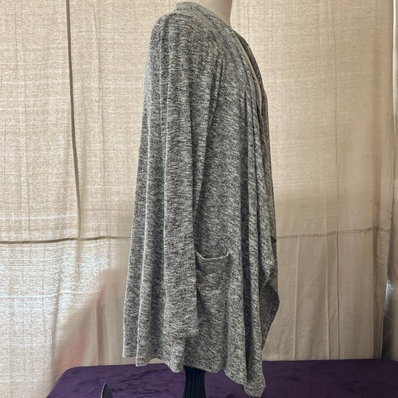 Bobeau Women’s Grey Gray Cardigan NWT Size Small - Picture 2 of 5